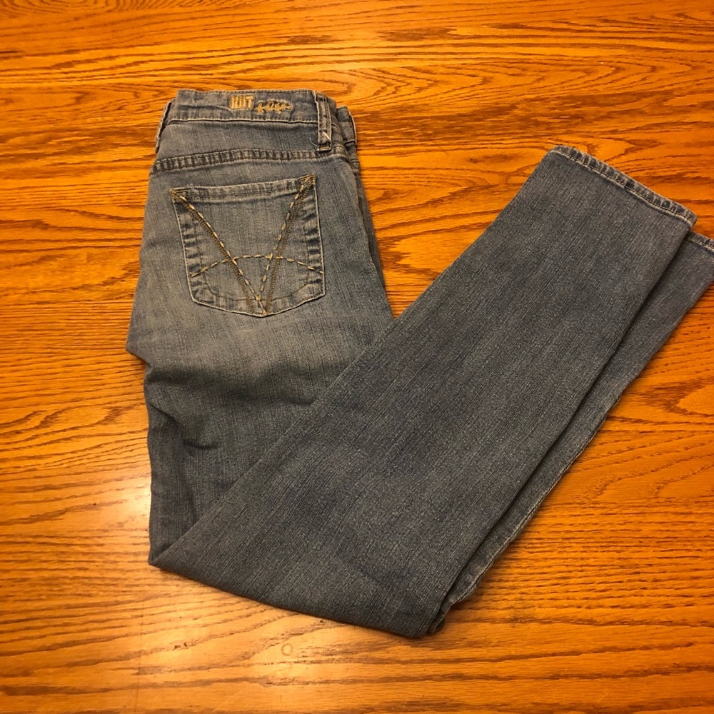 Kut from the Kloth straight leg lightwash size 6